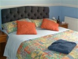 Double Ensuite - Kingsize Four Poster - breakfast included Edgcumbe Guest House