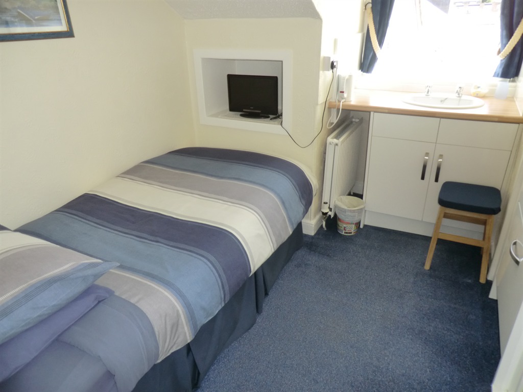Single Ensuite - Room Only Caledonia Guest House